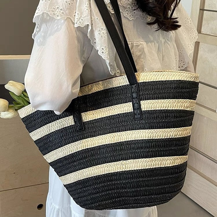 Stylish beach bag with leather handles LoungeYard — product view 1
