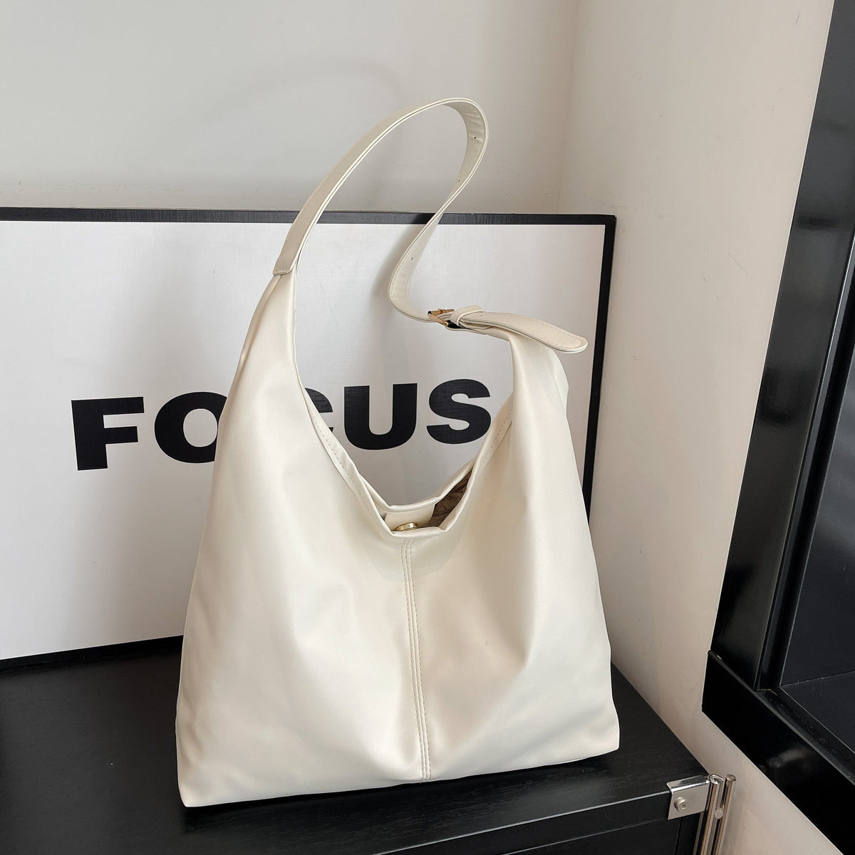 Elegant Leather Tote — product view 3