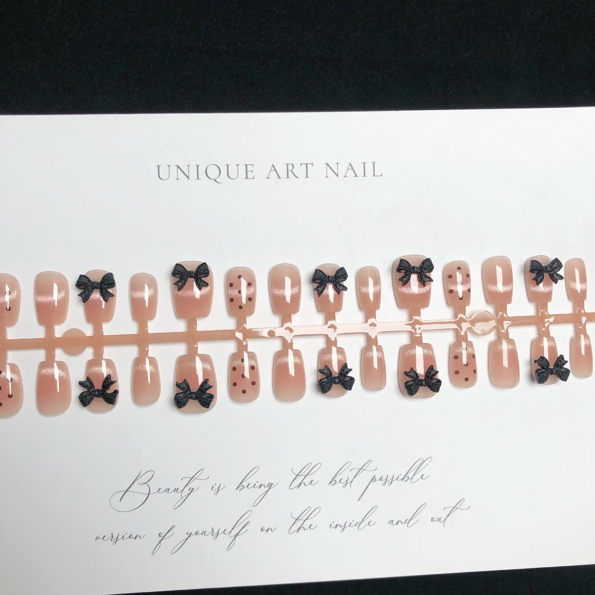 Decorative Bow Accent Press-On Nail Set — product view 1