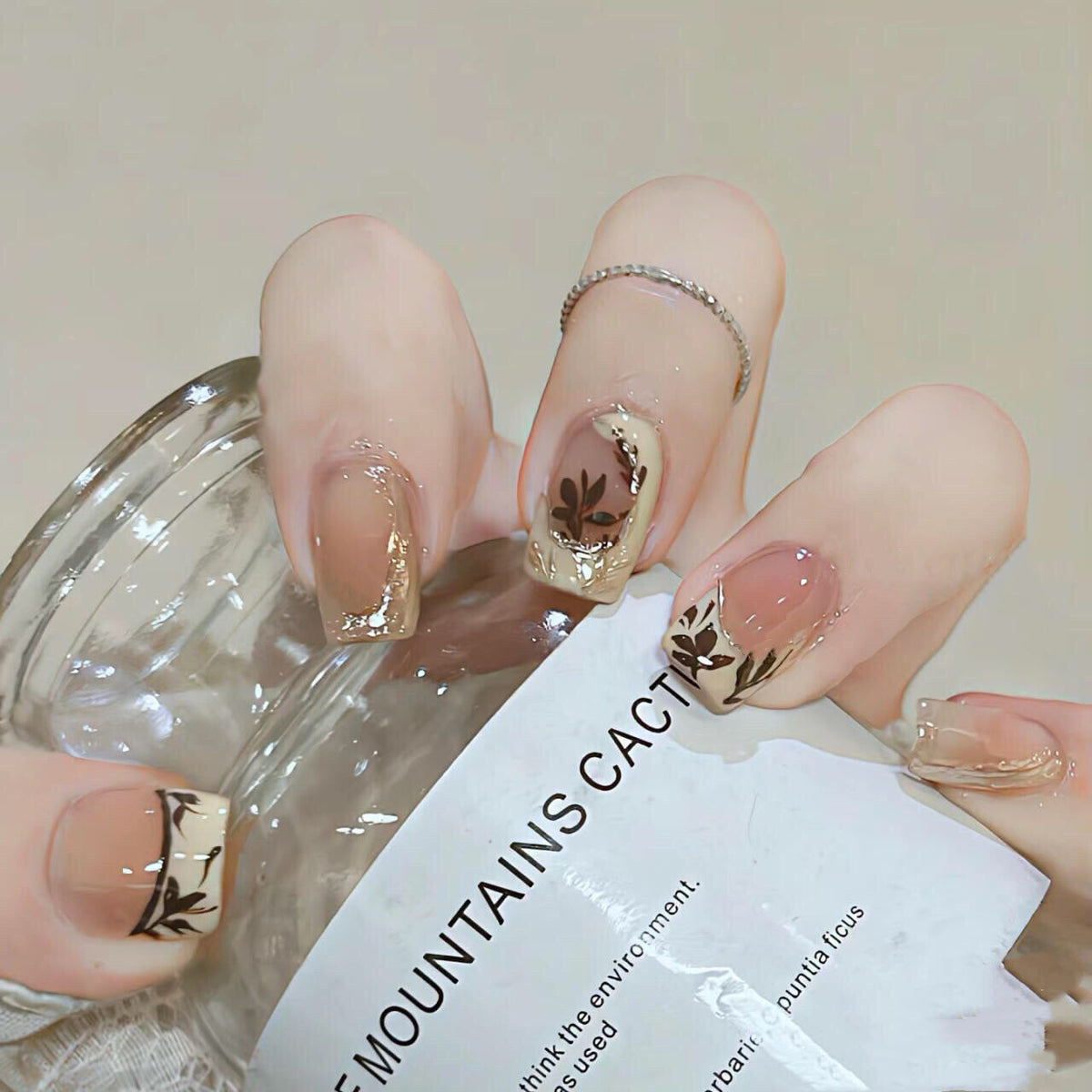 Elegant Floral Print Press-On Nail Set — product view 1