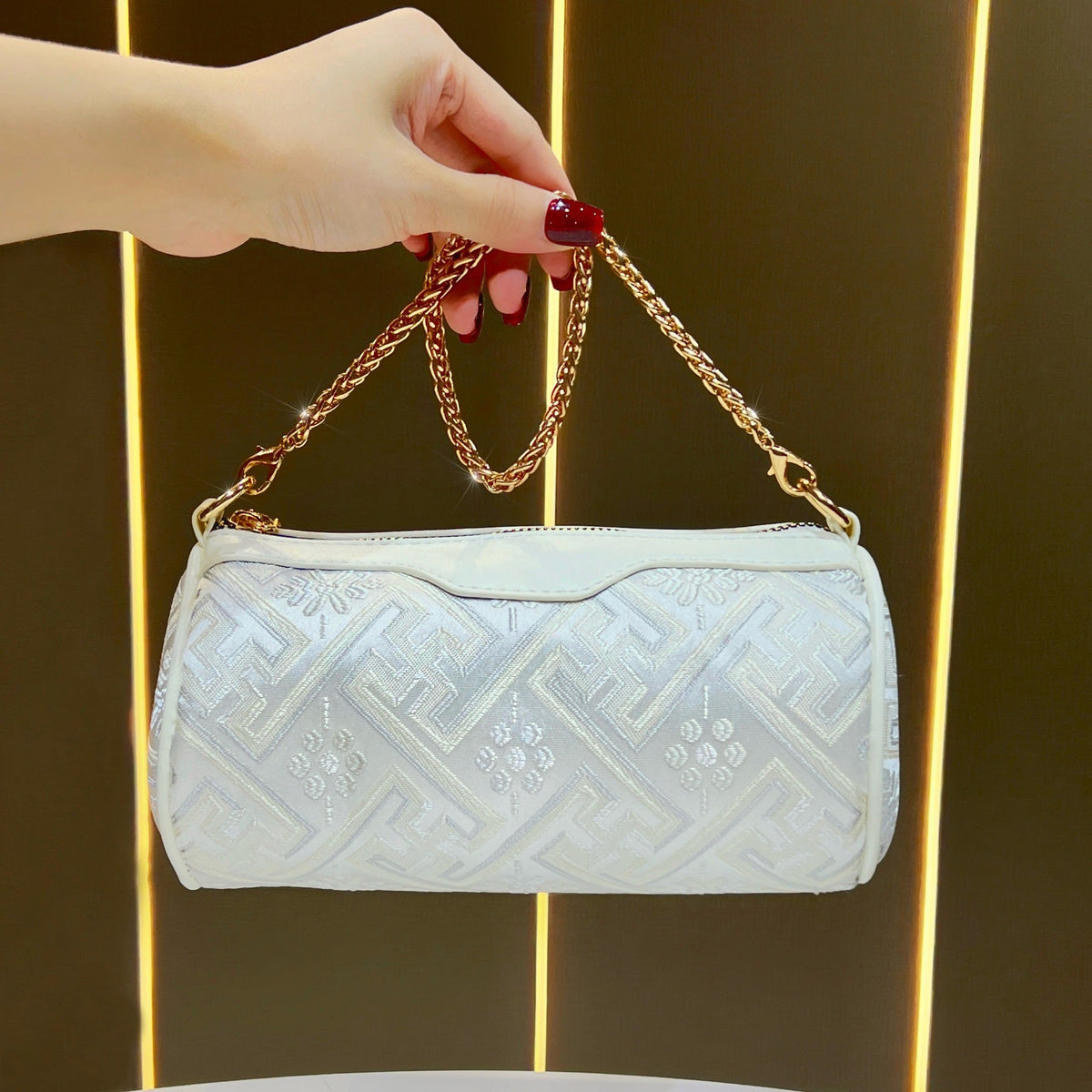 Elegant Decorative Evening Bag — product view 4