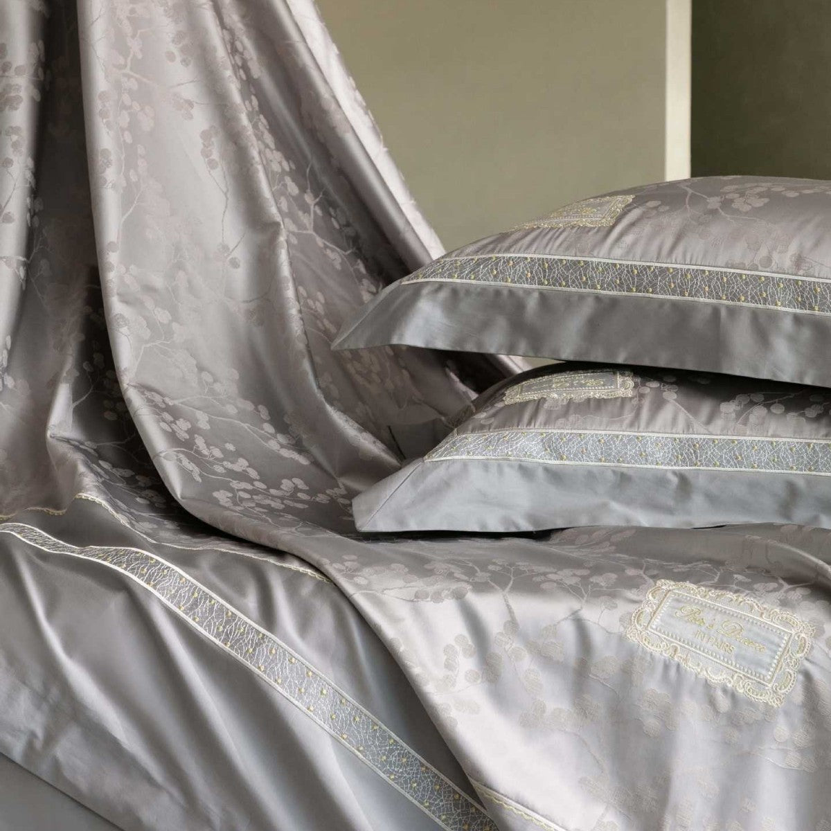 Luxurious satin bedding with jacquard floral pattern and lace trim — product view 4