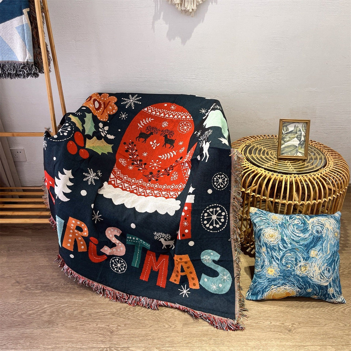 Festive Holiday-Themed Woven Throw Blanket — product view 1