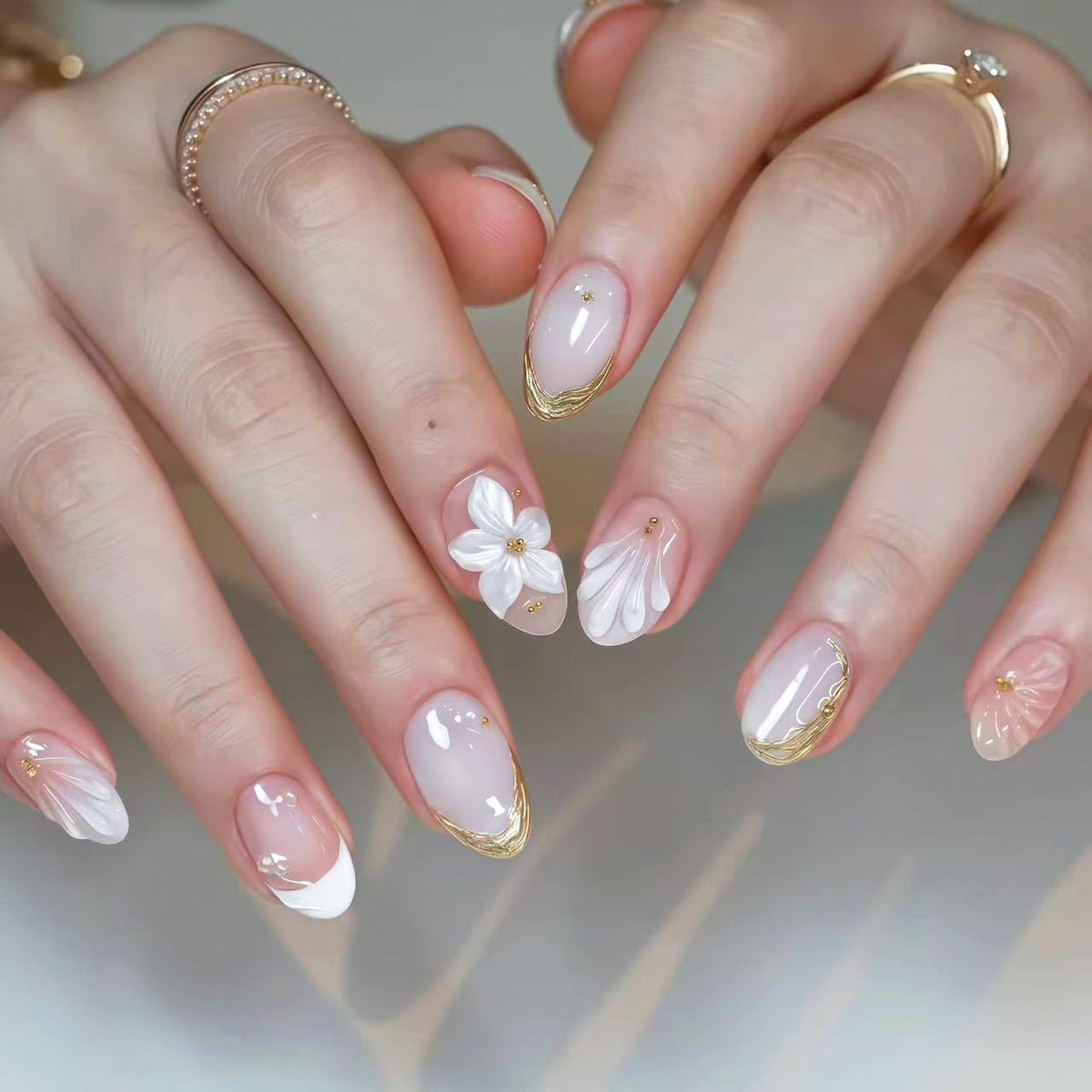 Elegant Decorative Press-On Nail Design Set — product view 1