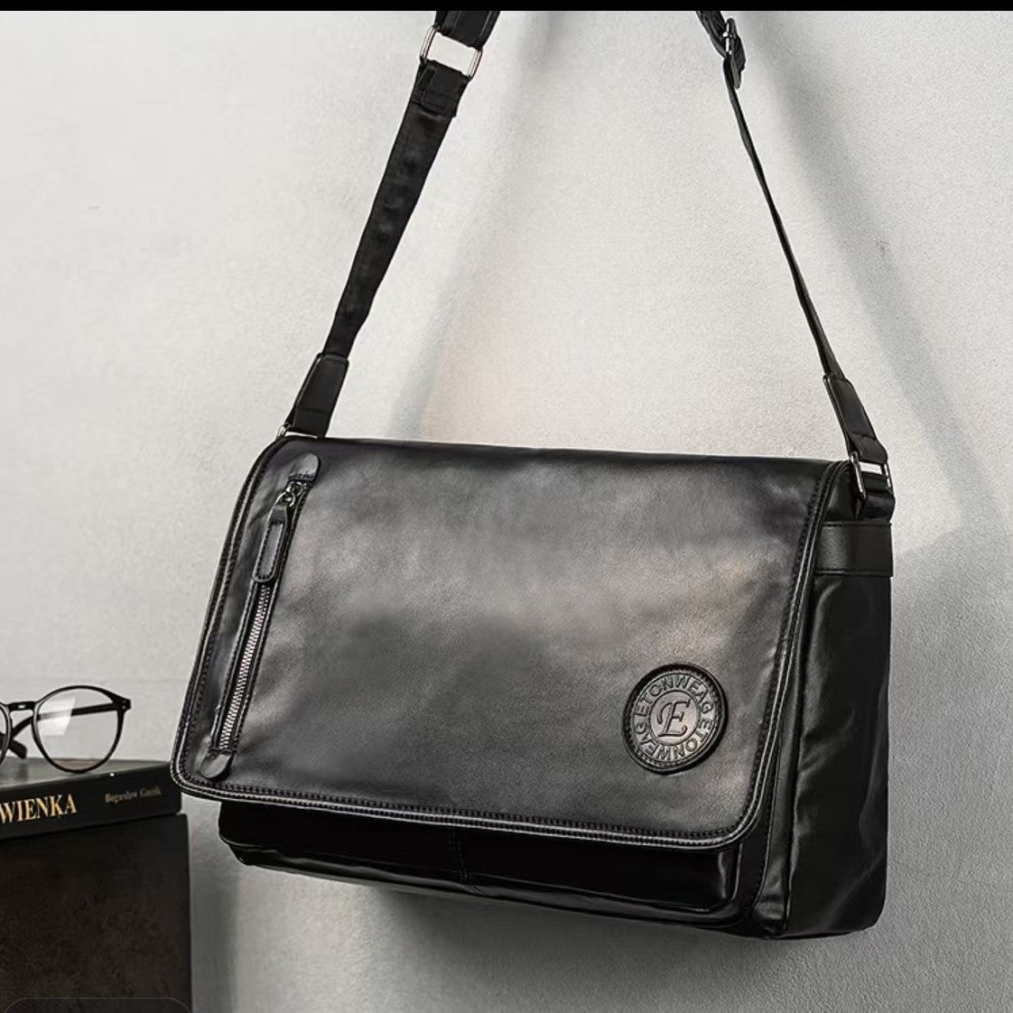 Messenger Bag — product view 2