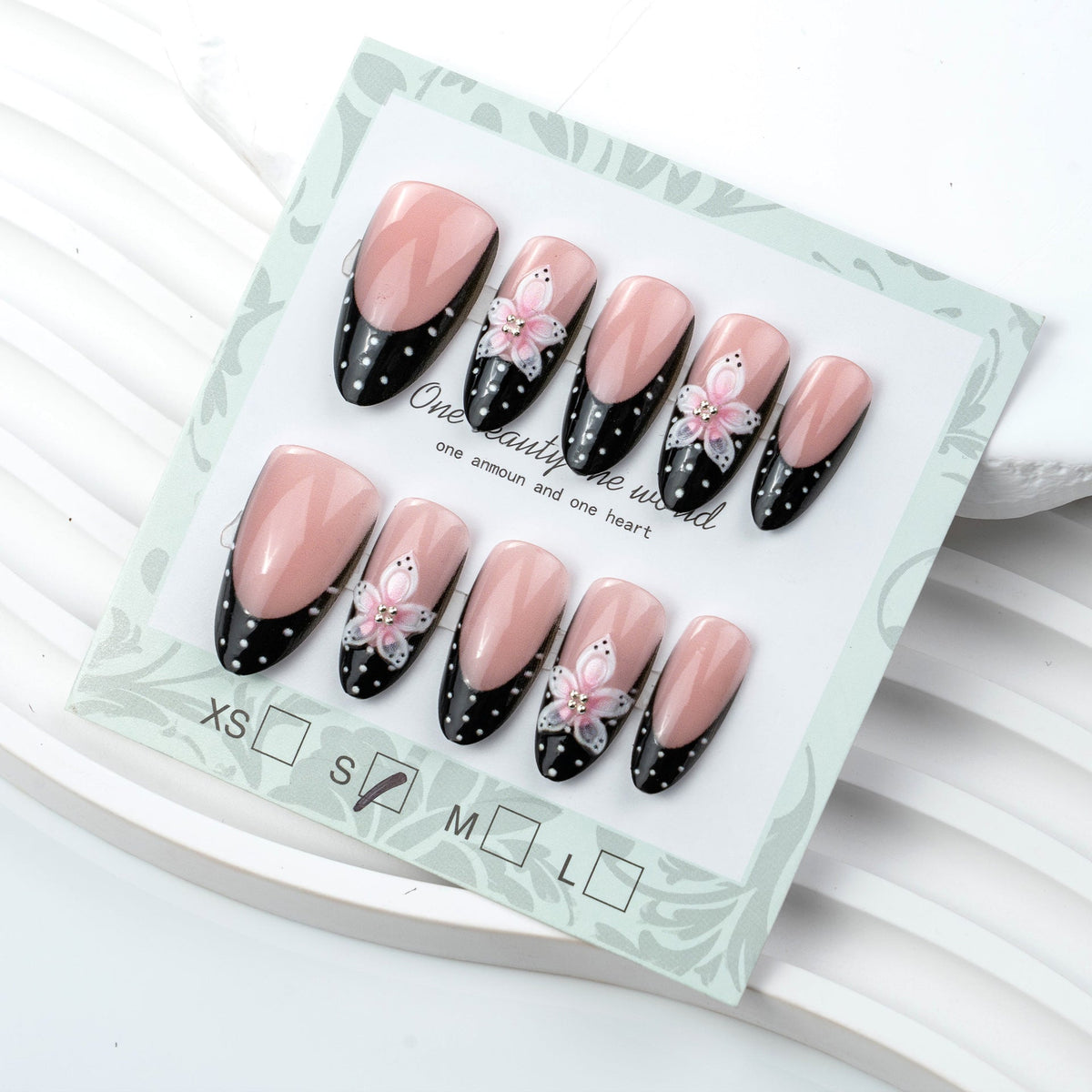 Artistic Floral Accent Press-On Nail Art — product view 2
