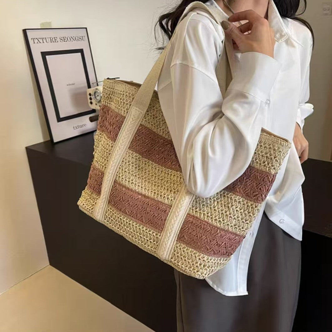 Stylish beach bag with structured design LoungeYard — product view 3