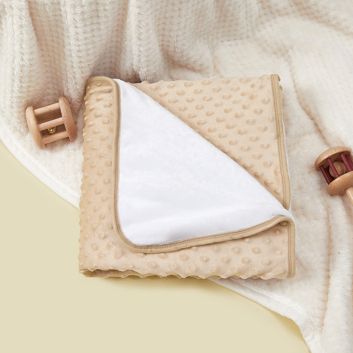 Ultra-Soft Cozy Dot Blanket LoungeYard — product view 3