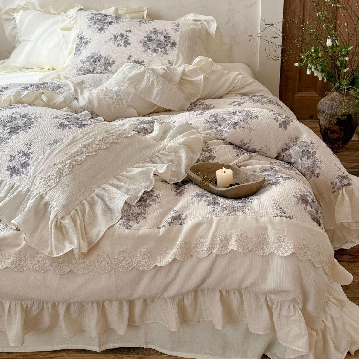 Cotton-linen bed linen set with ruffles and lace trim — product view 5