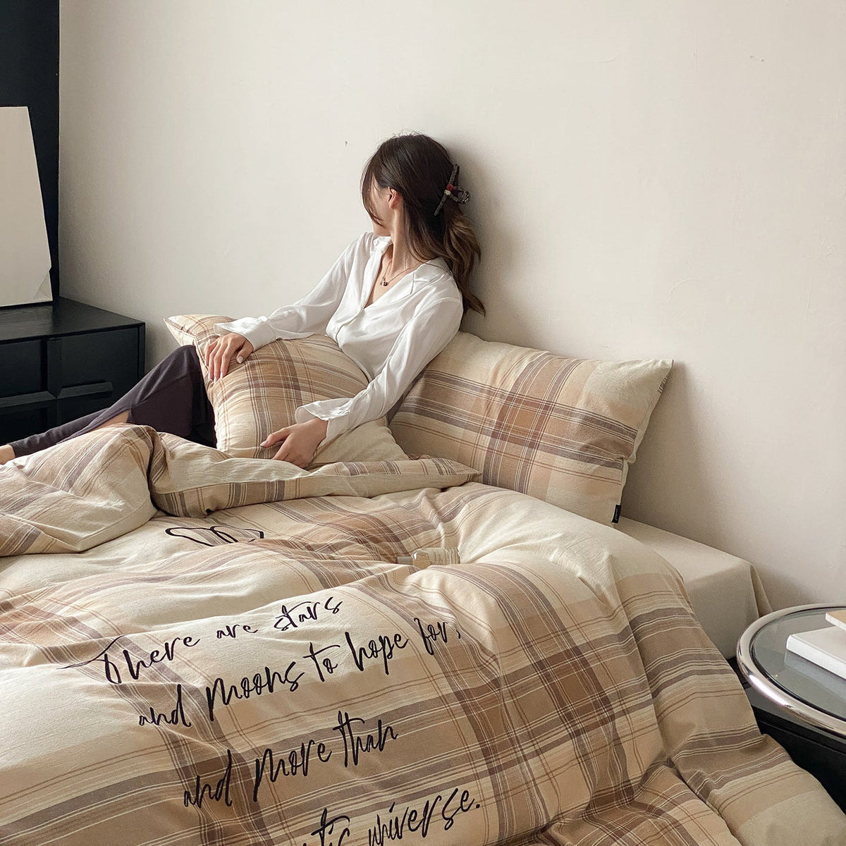 Checked cotton percale bed linen set with calligraphic script print — product view 3