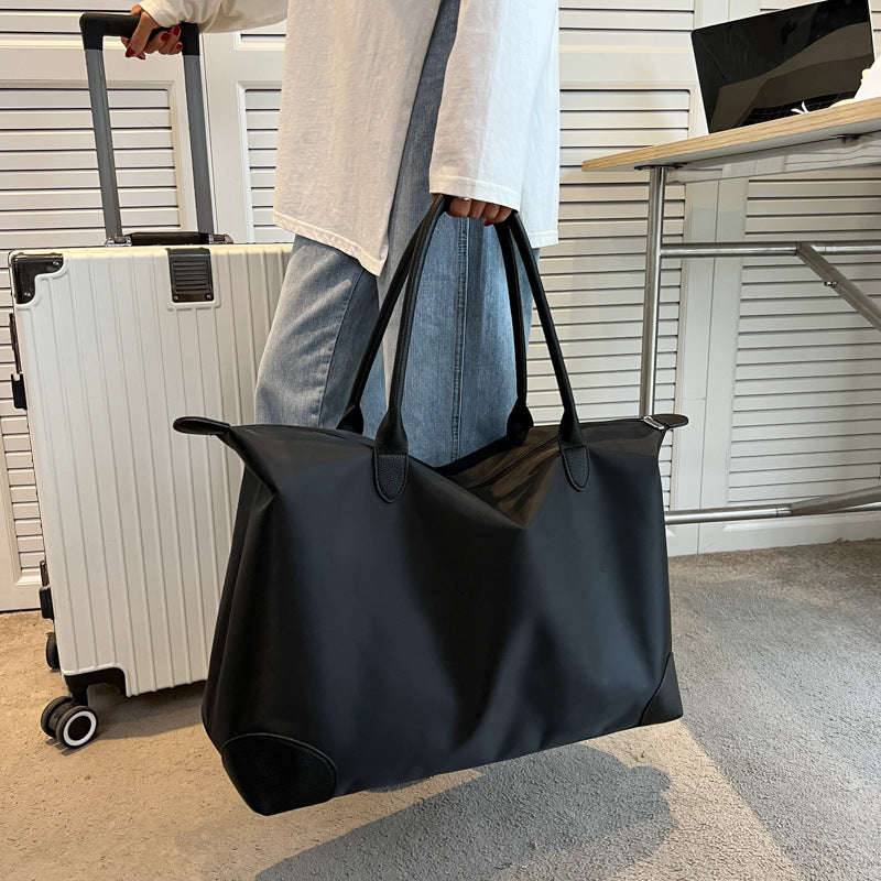 Large travel bag with durable material and multiple compartments LoungeYard — product view 4