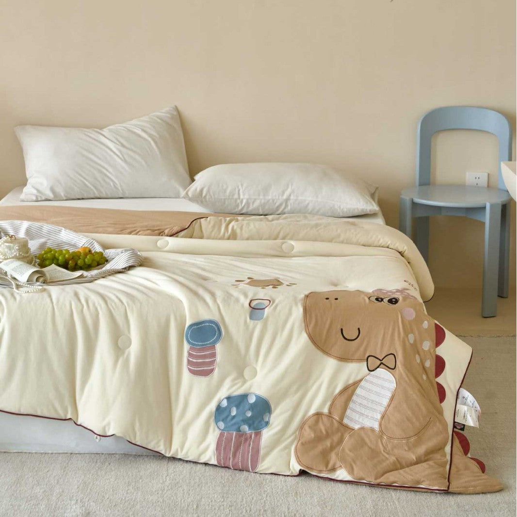 Children's quilt with cute bear appliqué and soft filling — product view 6