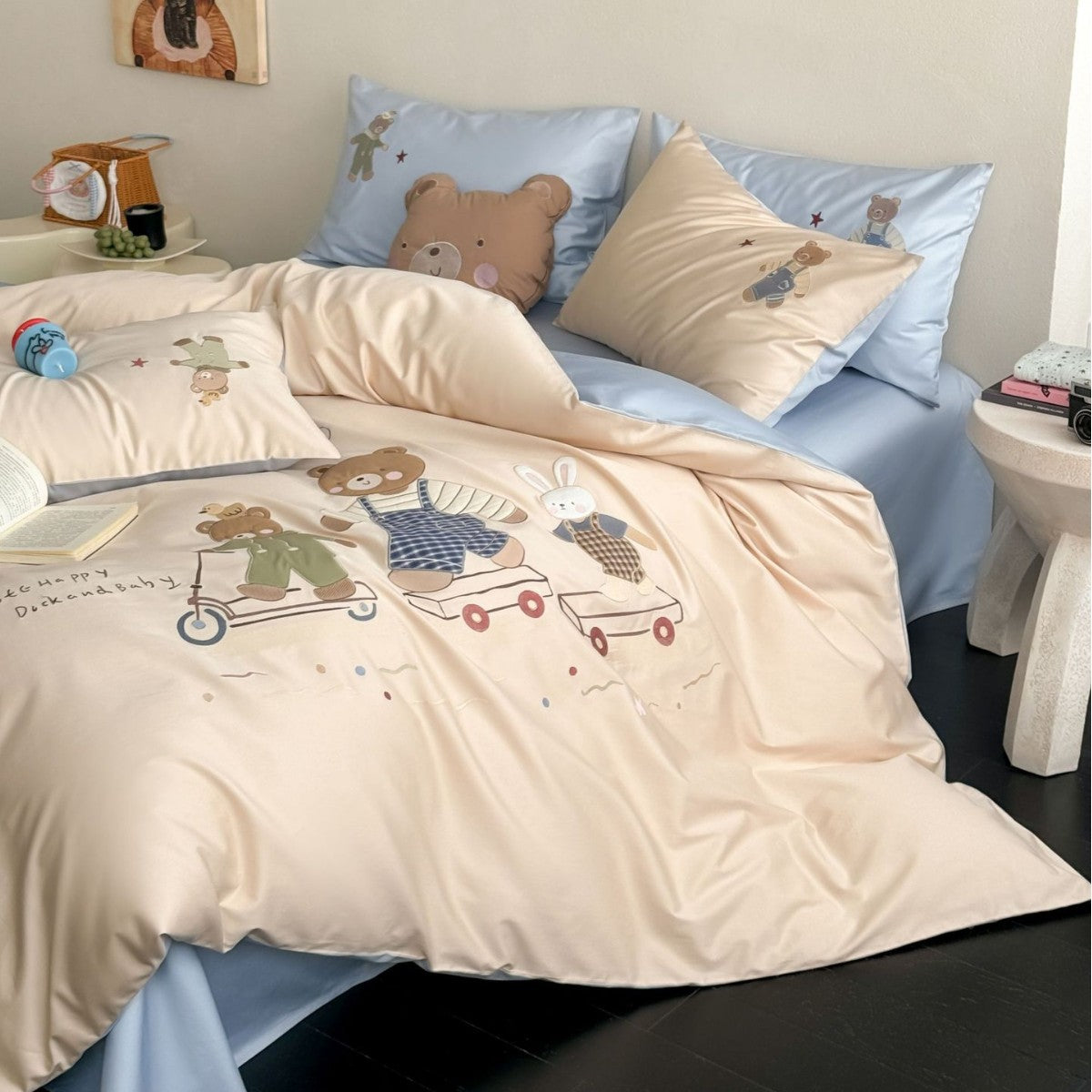 Children's bedding set with teddy bear print, reversible side & soft cotton satin — product view 2