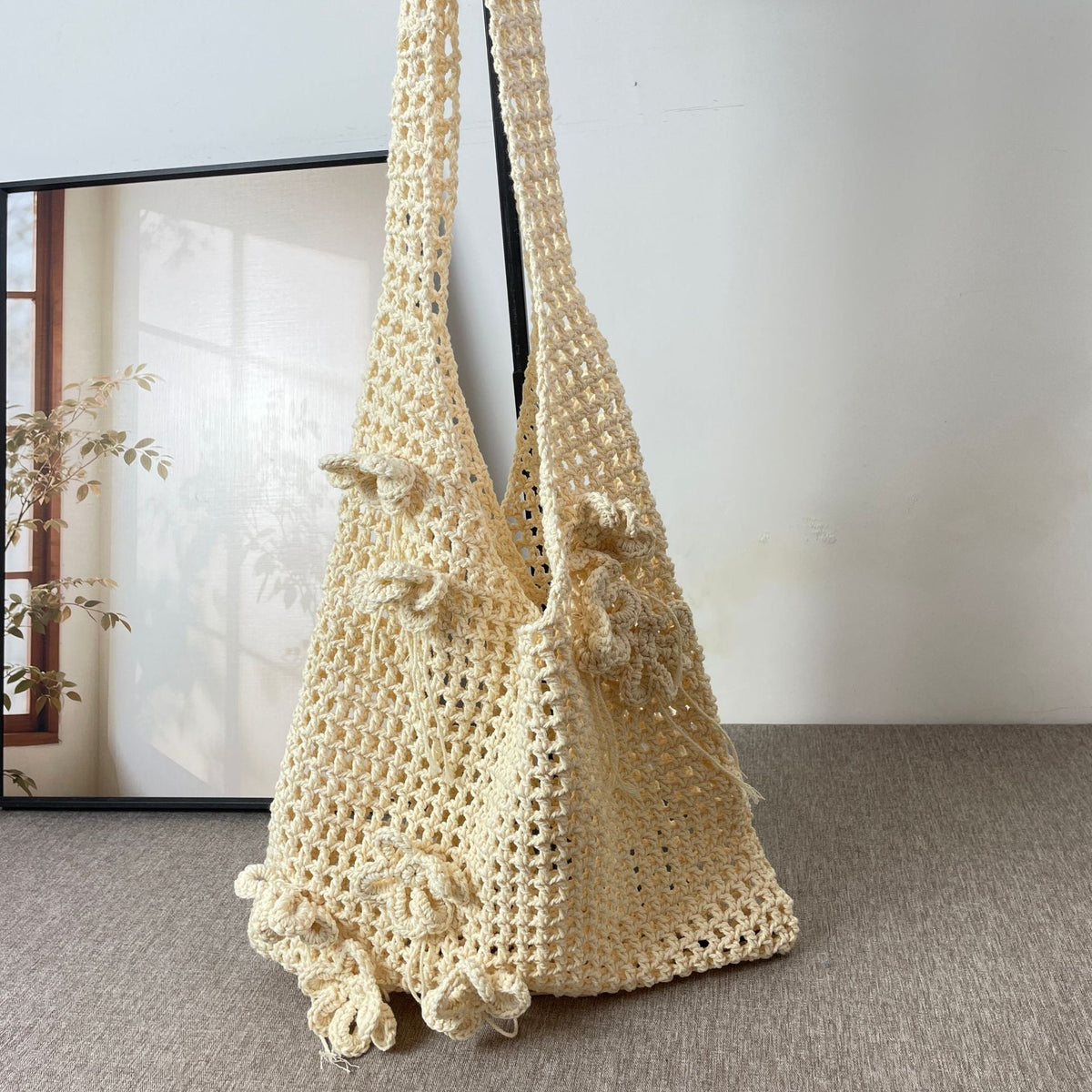 Hand-knotted crossbody bag with floral pattern LoungeYard — product view 2