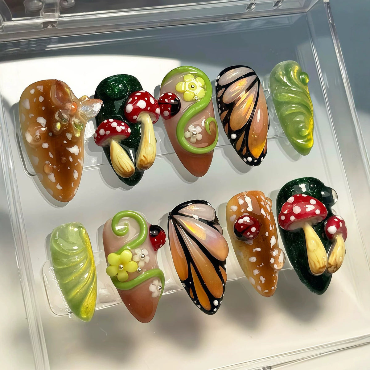 Artistic Nature-Inspired Press-On Nail Set — product view 1