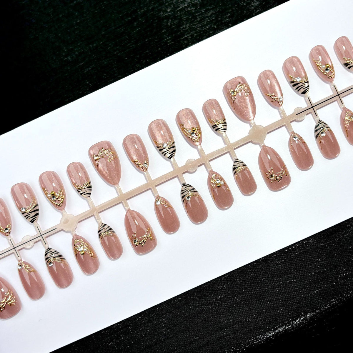 Elegant Decorative Press-On Nail Set 1790745359 — product view 2