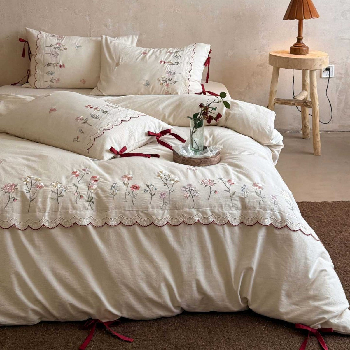 Embroidered bed linen set with lace trim and decorative bows — product view 3