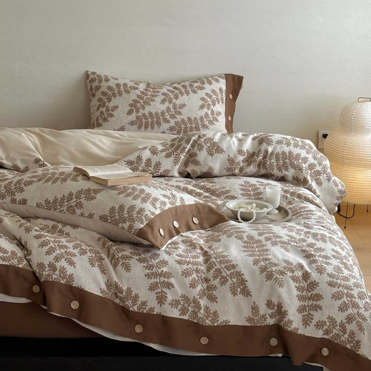 Bedding set made of cotton percale with leaf pattern and button placket — product view 2