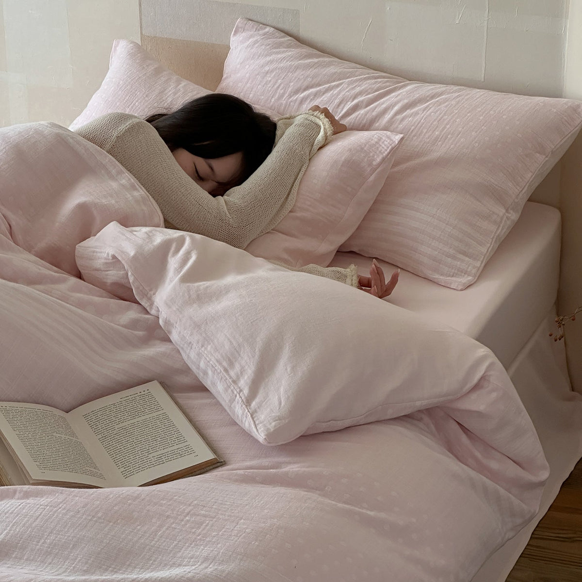 Bedding set made of double-layer cotton gauze with light duvet and pillowcase — product view 4