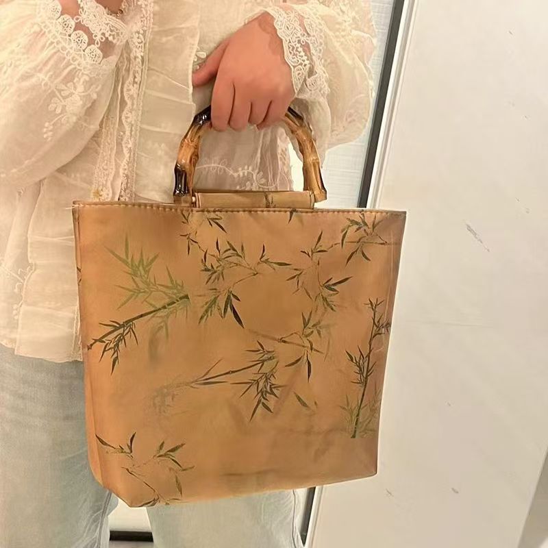 Elegant bag with bamboo handles LoungeYard — product view 2