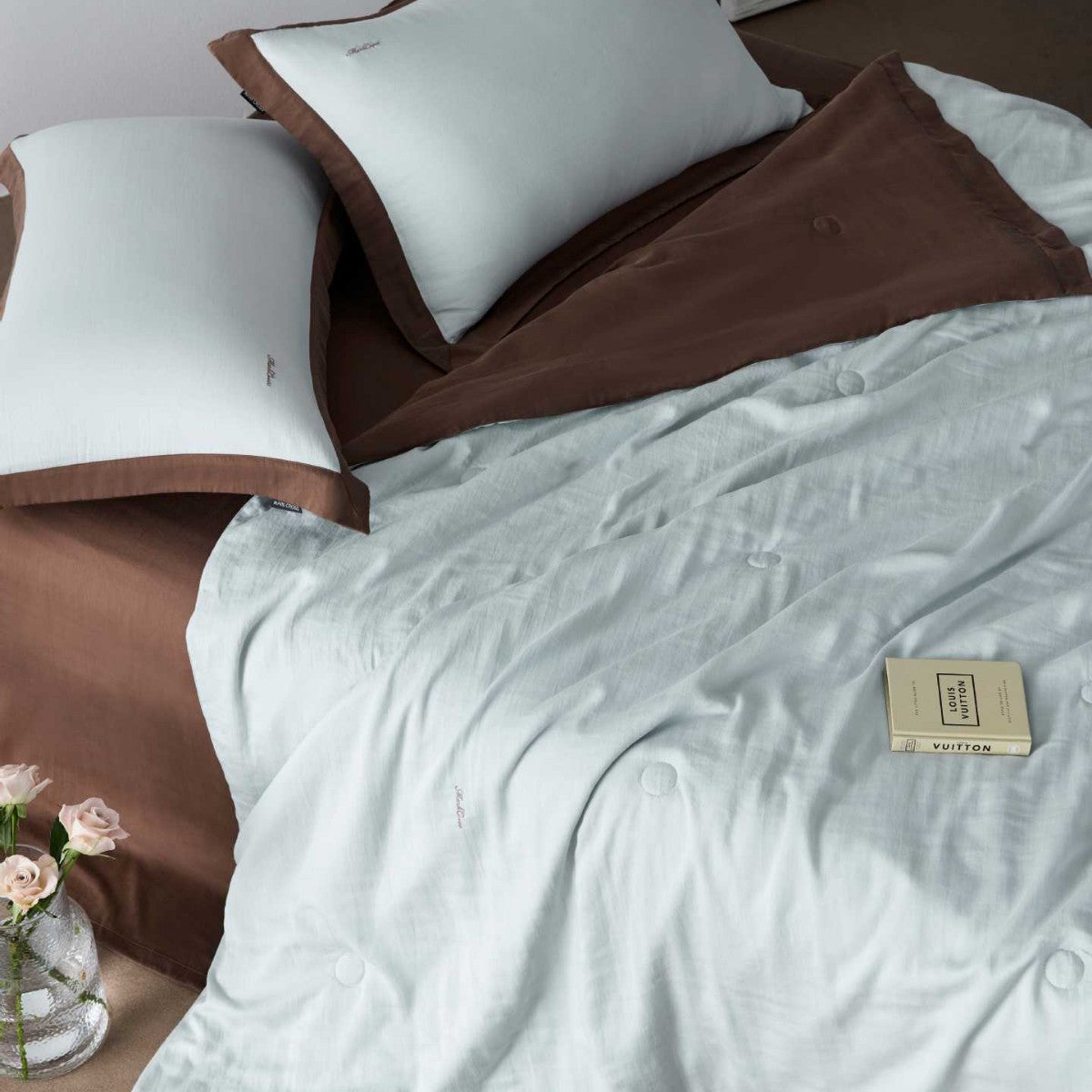 Luxurious linen-cotton bed set with quilted blanket and pillowcases — product view 7