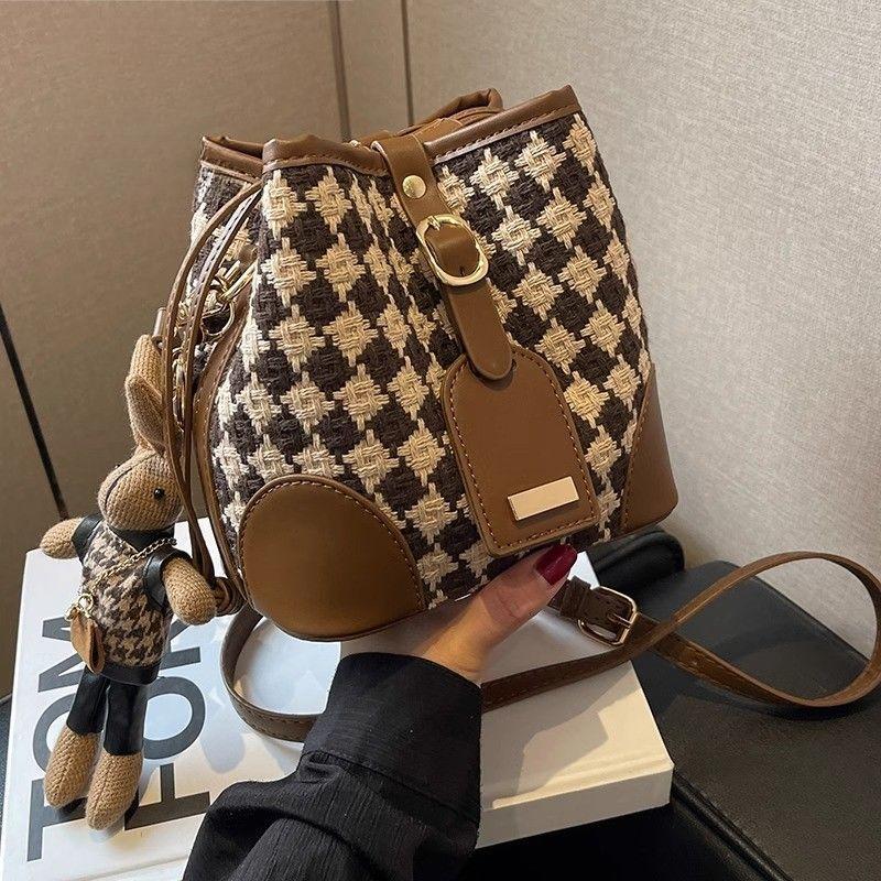 Stylish Checkered Bucket Bag LoungeYard — product view 4