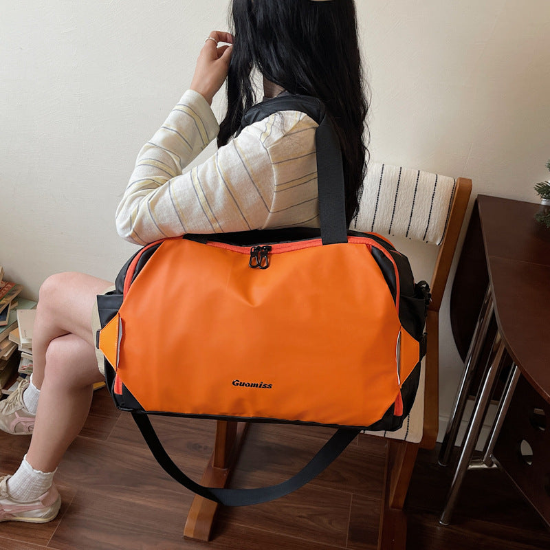 Versatile Travel Tote LoungeYard — product view 1