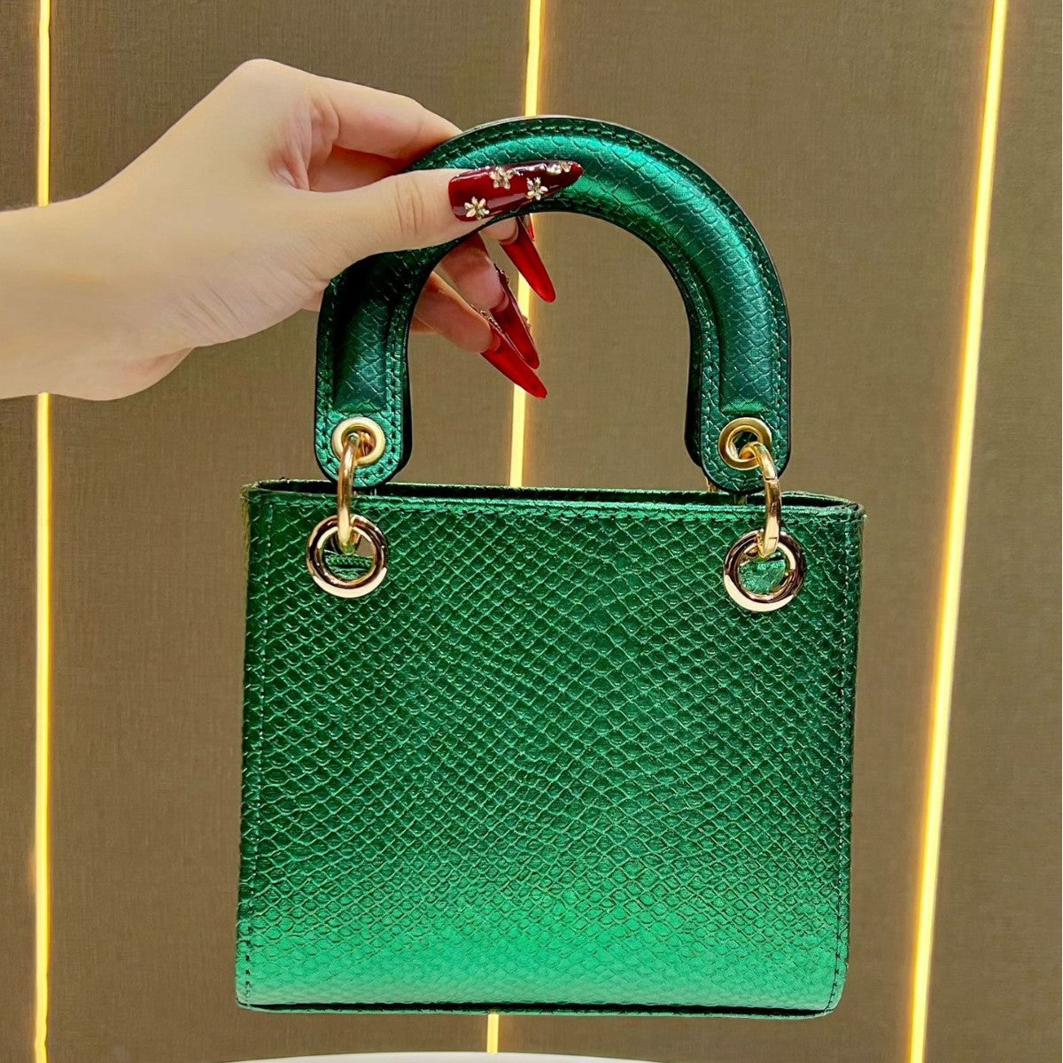 Stylish Snakeskin Textured Handbag — product view 1