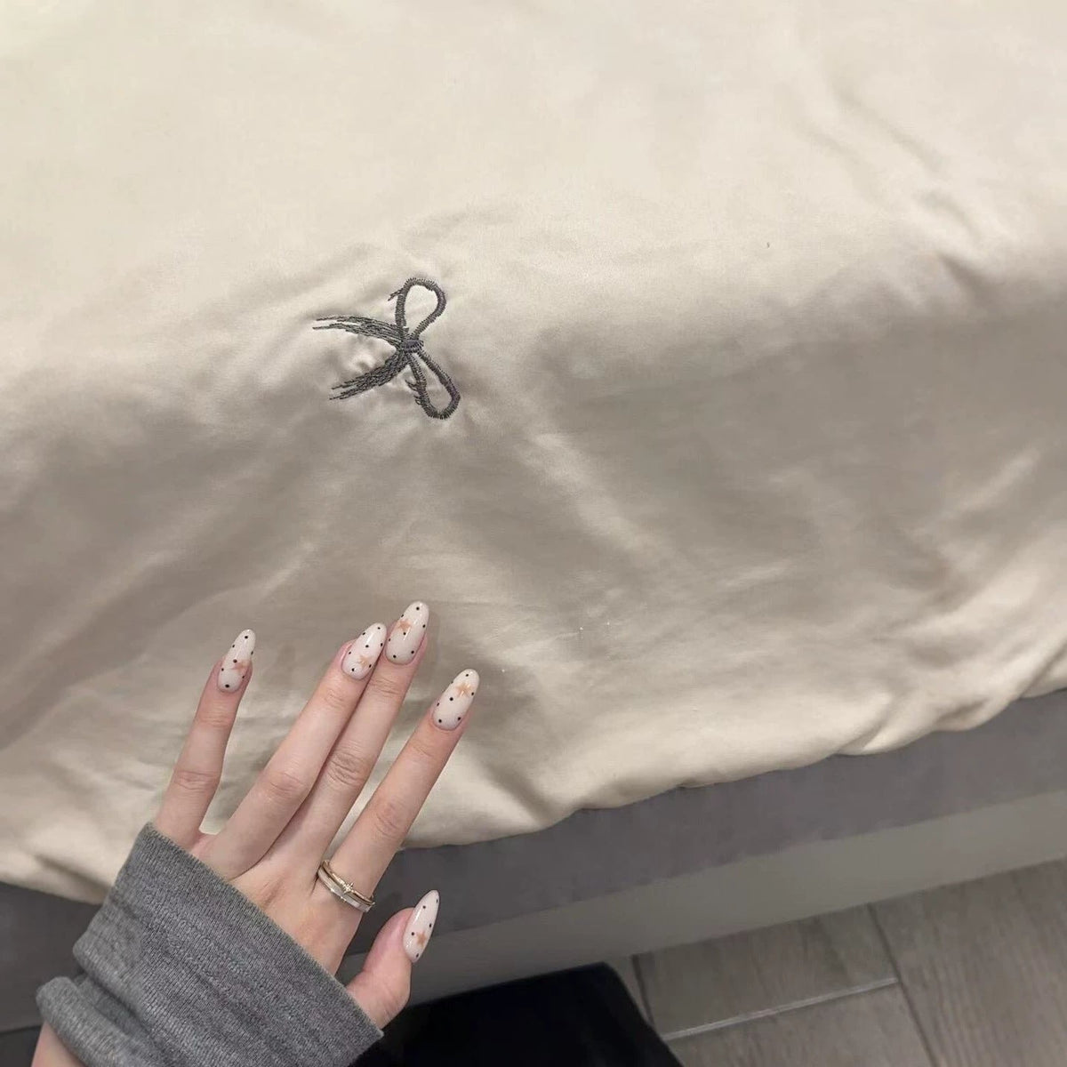 Artistic Press-On Nail Design — product view 4
