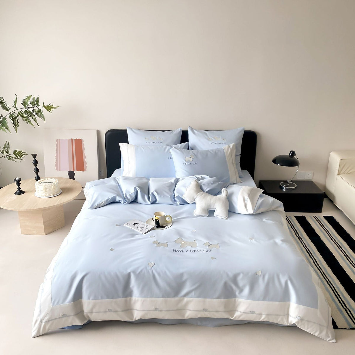 Cotton satin bedding set with embroidered dog motifs and reversible function — product view 6