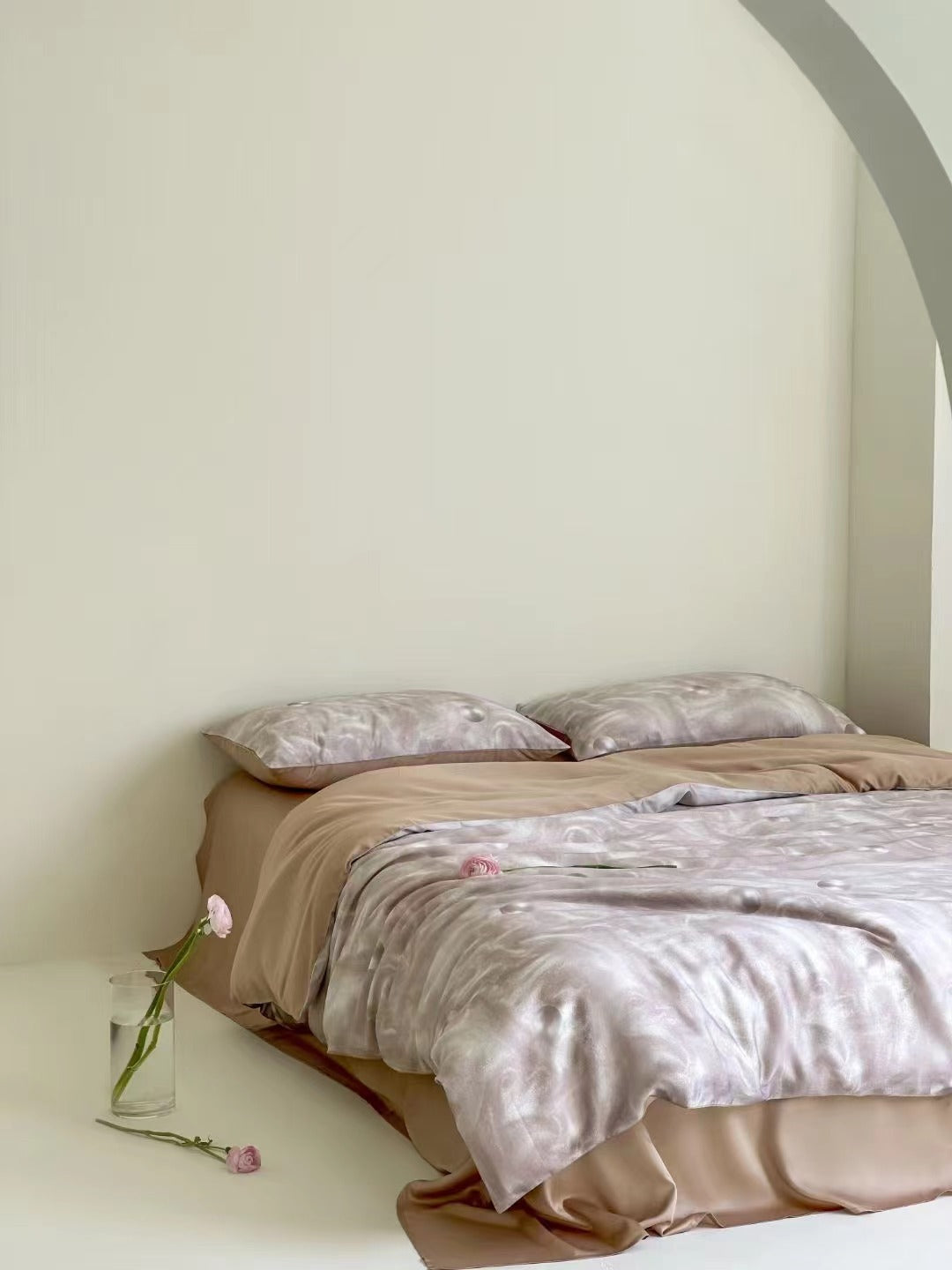 Bedding set made of satin with a soft ombre color gradient and a silky-matte feel — product view 7