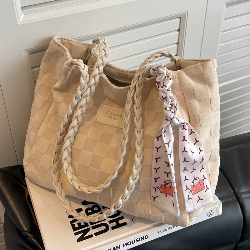 Woven Handcrafted Tote LoungeYard — product view 1