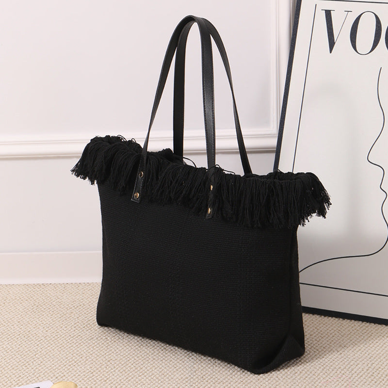 Beach bag with eye-catching fringe edge LoungeYard — product view 3