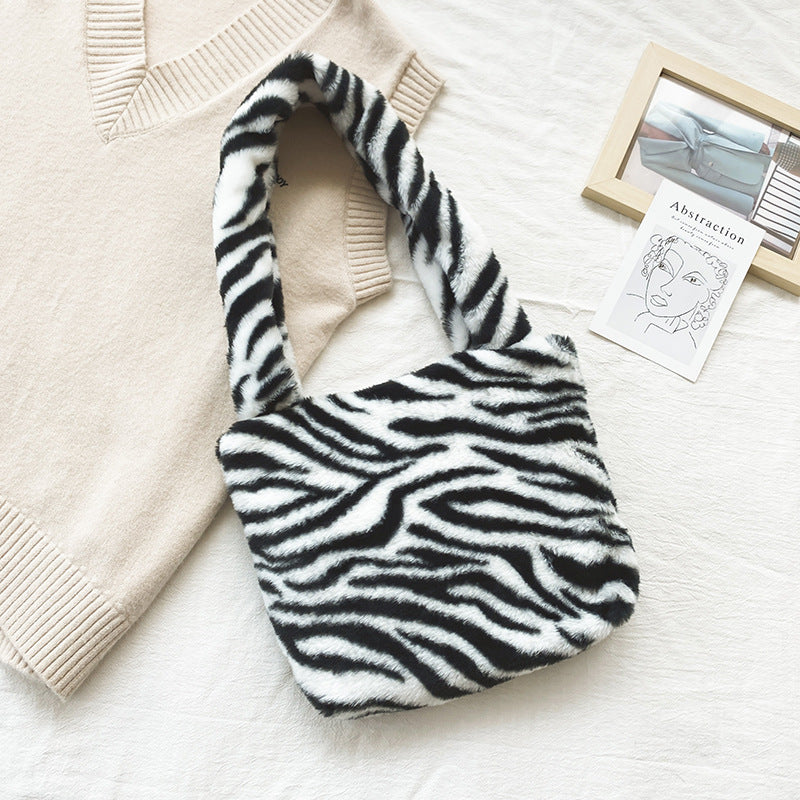 Luxurious Faux Fur Leopard Print Handbag — product view 3