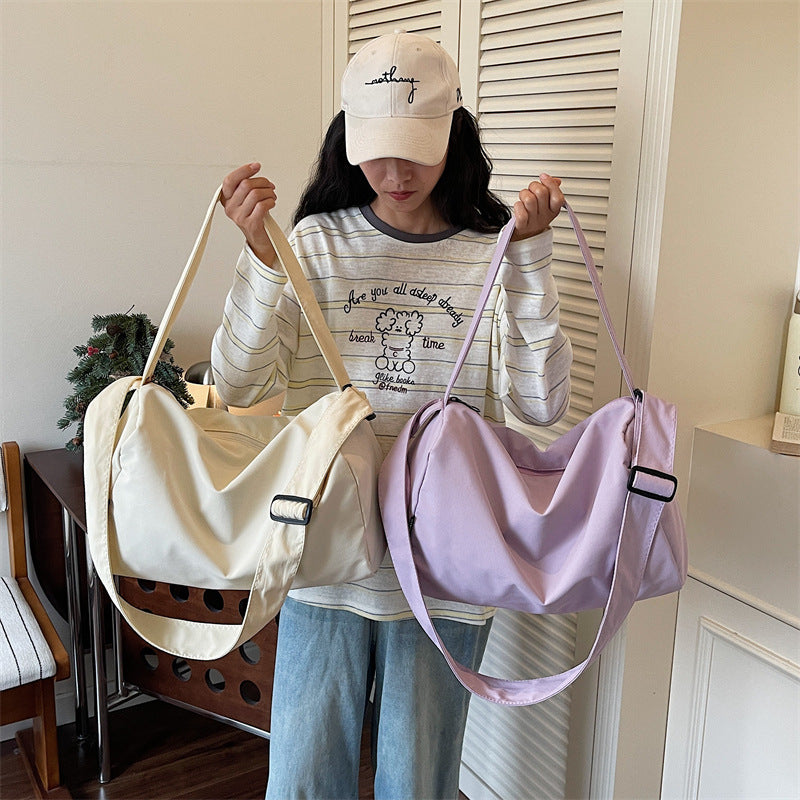 Sporty travel bag with versatile compartments LoungeYard — product view 2