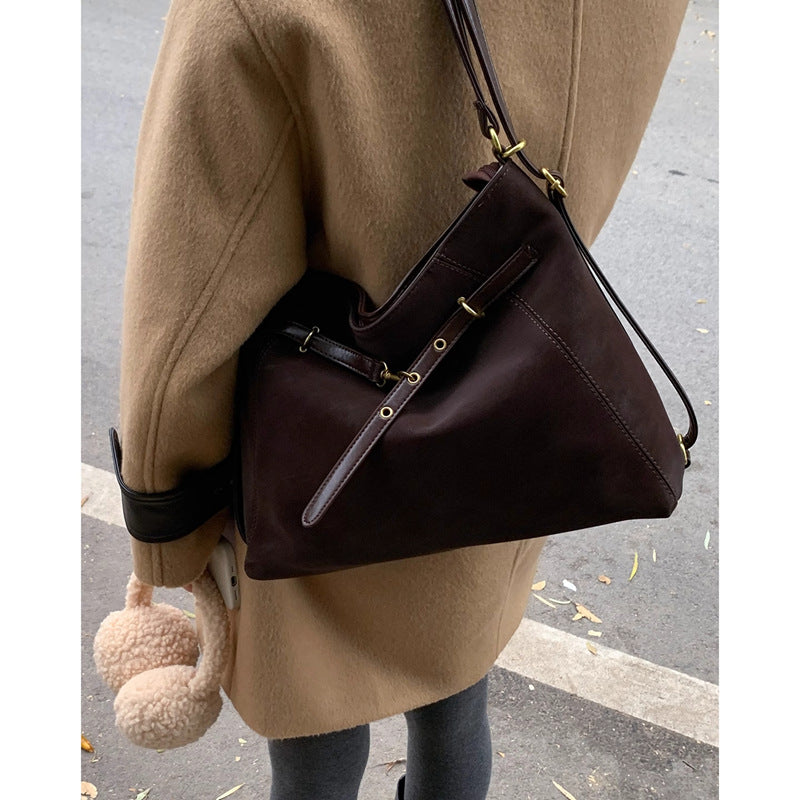 Modern Chic Shoulder Bag LoungeYard — product view 6