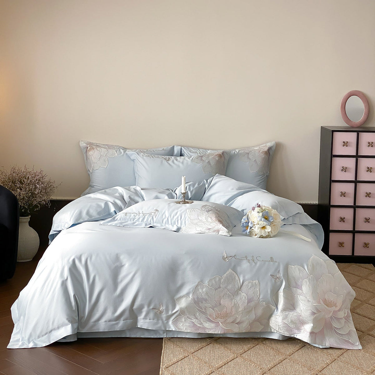 Luxurious cotton satin bedding set with large floral embroidery — product view 5
