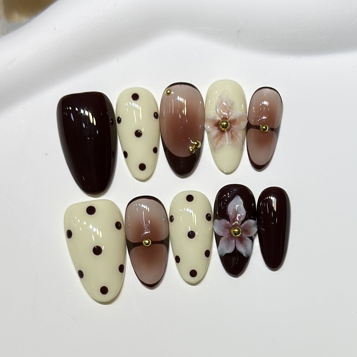 Artistic Floral Pattern Press-On Nails — product view 3