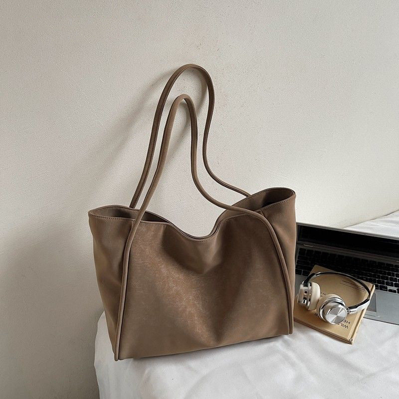 Spacious Everyday Tote LoungeYard — product view 6