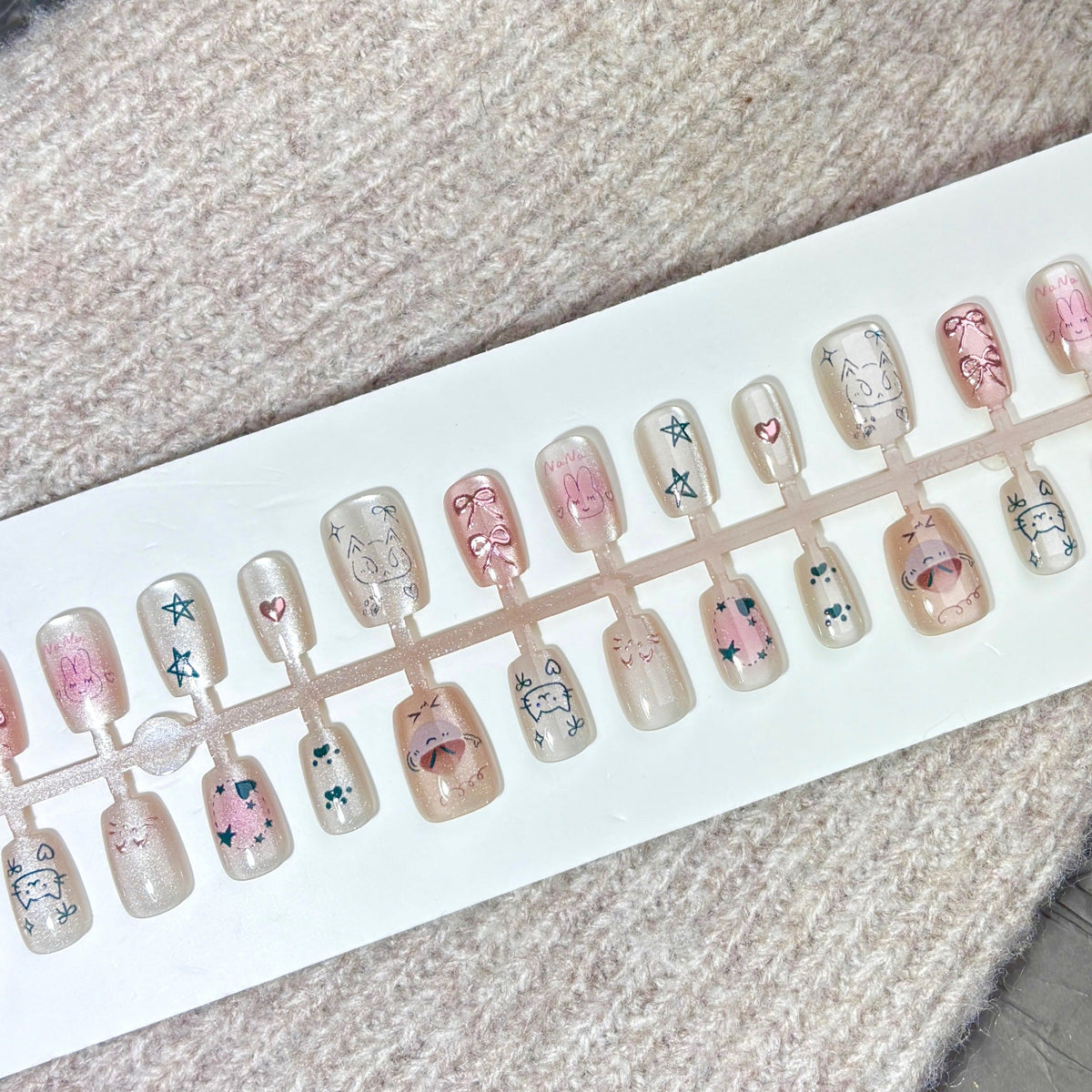 Decorative Character-Themed Press-On Nail Set — product view 2