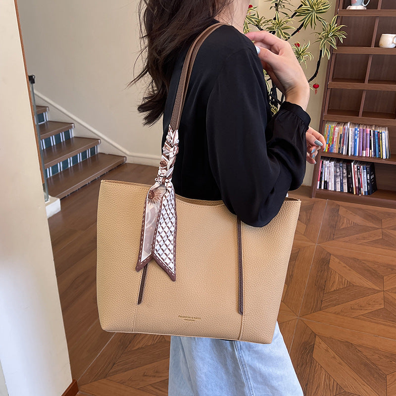 Classic Leather Tote Bag — product view 2