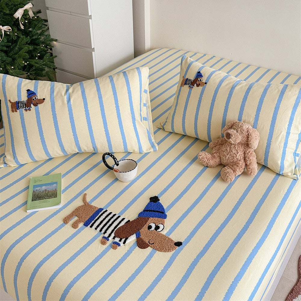 Checked cotton bedding set with embroidered bear appliqué and fitted sheet — product view 4
