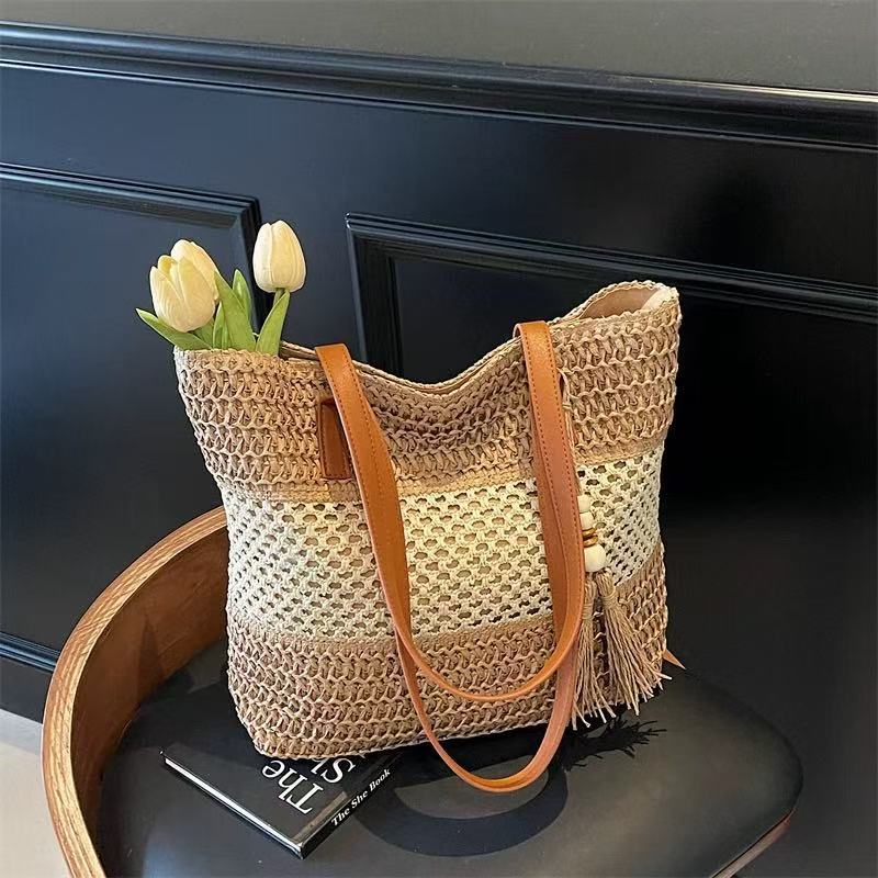 Elegant and Versatile Beach Bag LoungeYard — product view 3
