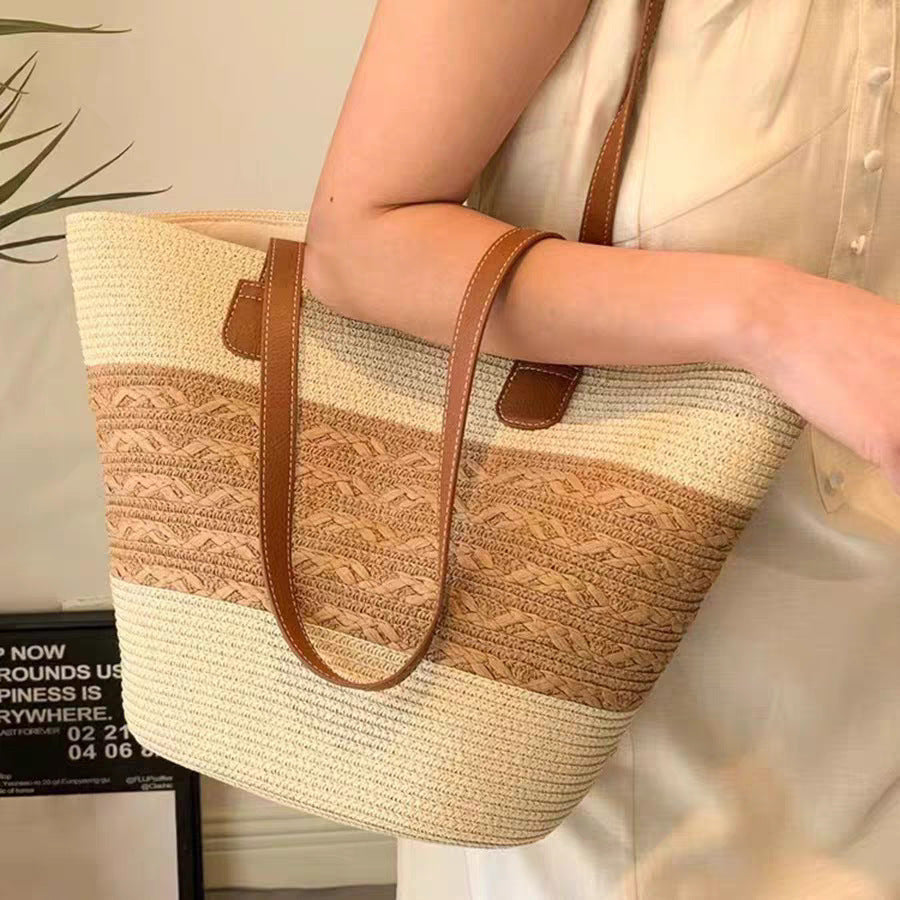 Elegant straw bag LoungeYard — product view 2