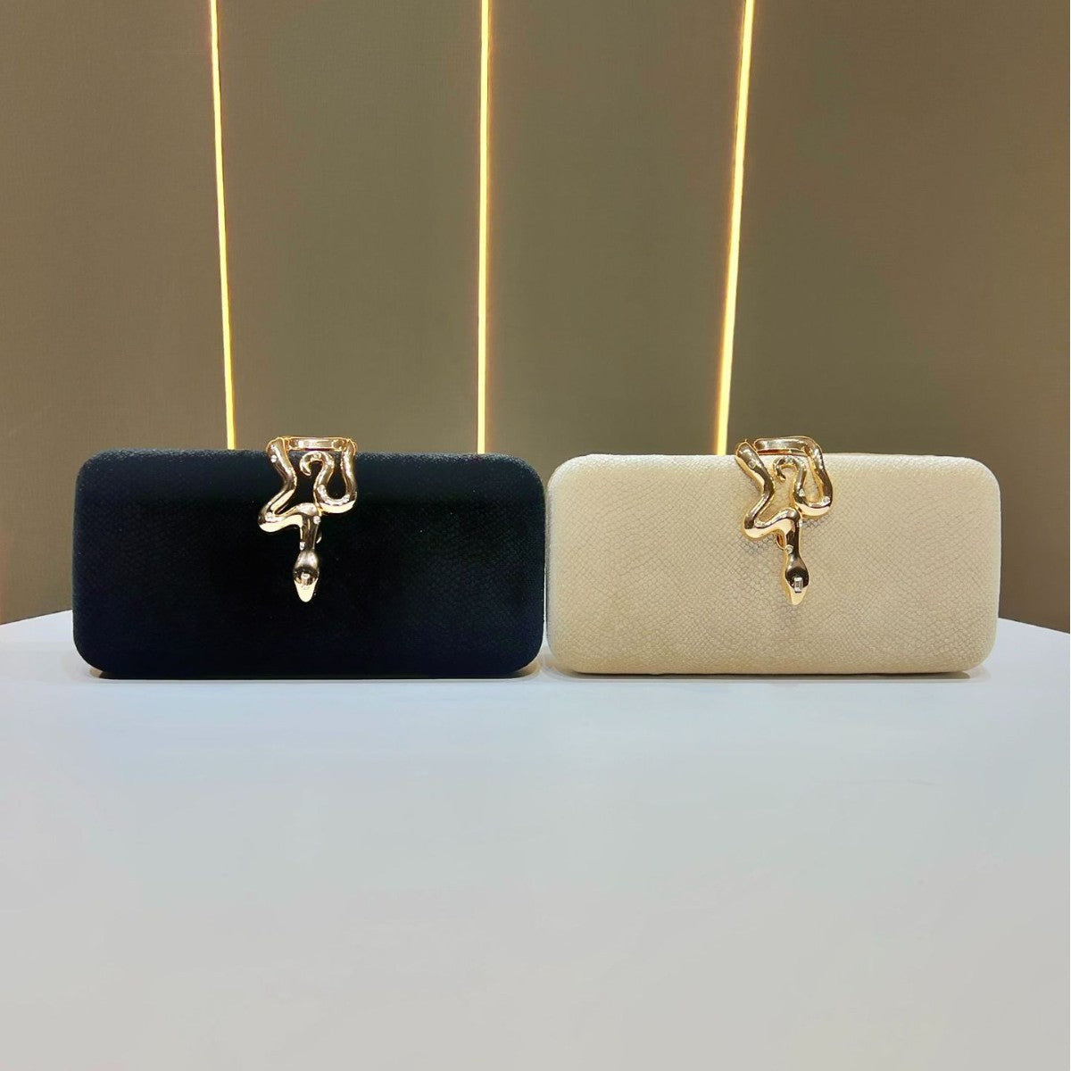 Elegant Snake-Design Evening Clutch — product view 4