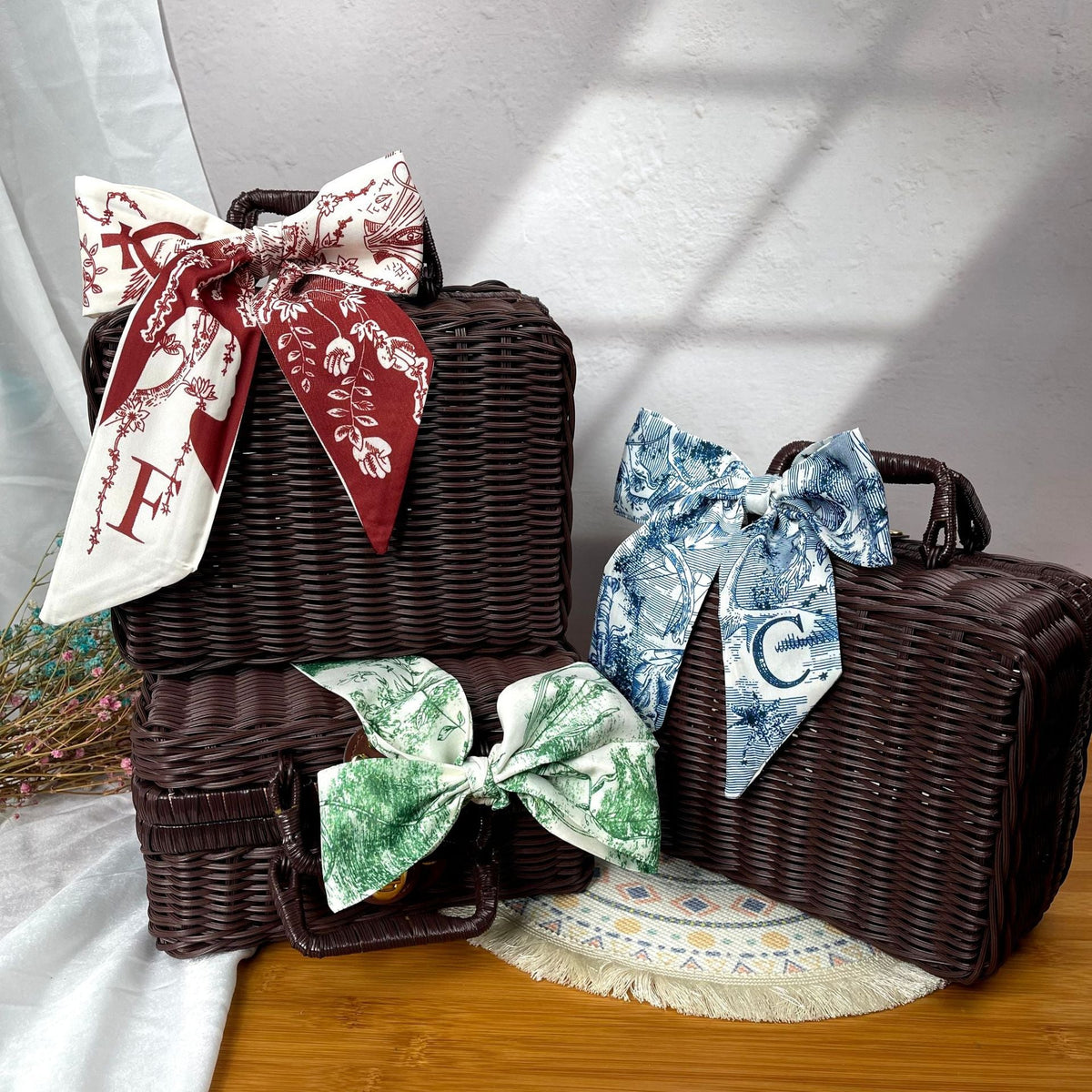 Women's handcrafted cosmetic storage case LoungeYard — product view 3