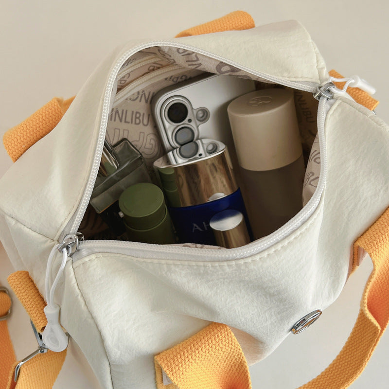 Stylish sports bag with adjustable shoulder strap LoungeYard — product view 3