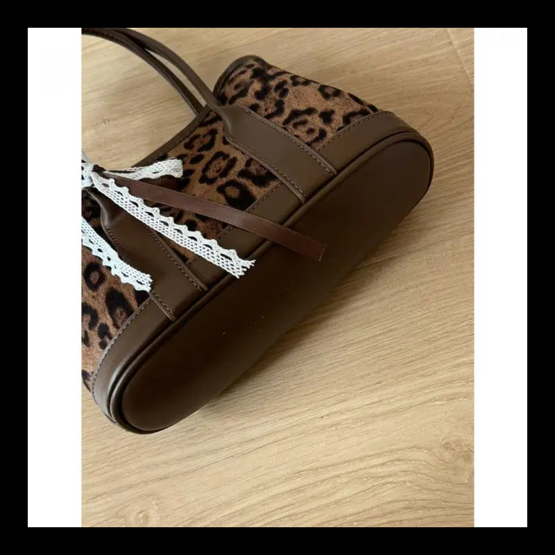 Chic Structured Handheld Tote LoungeYard — product view 5