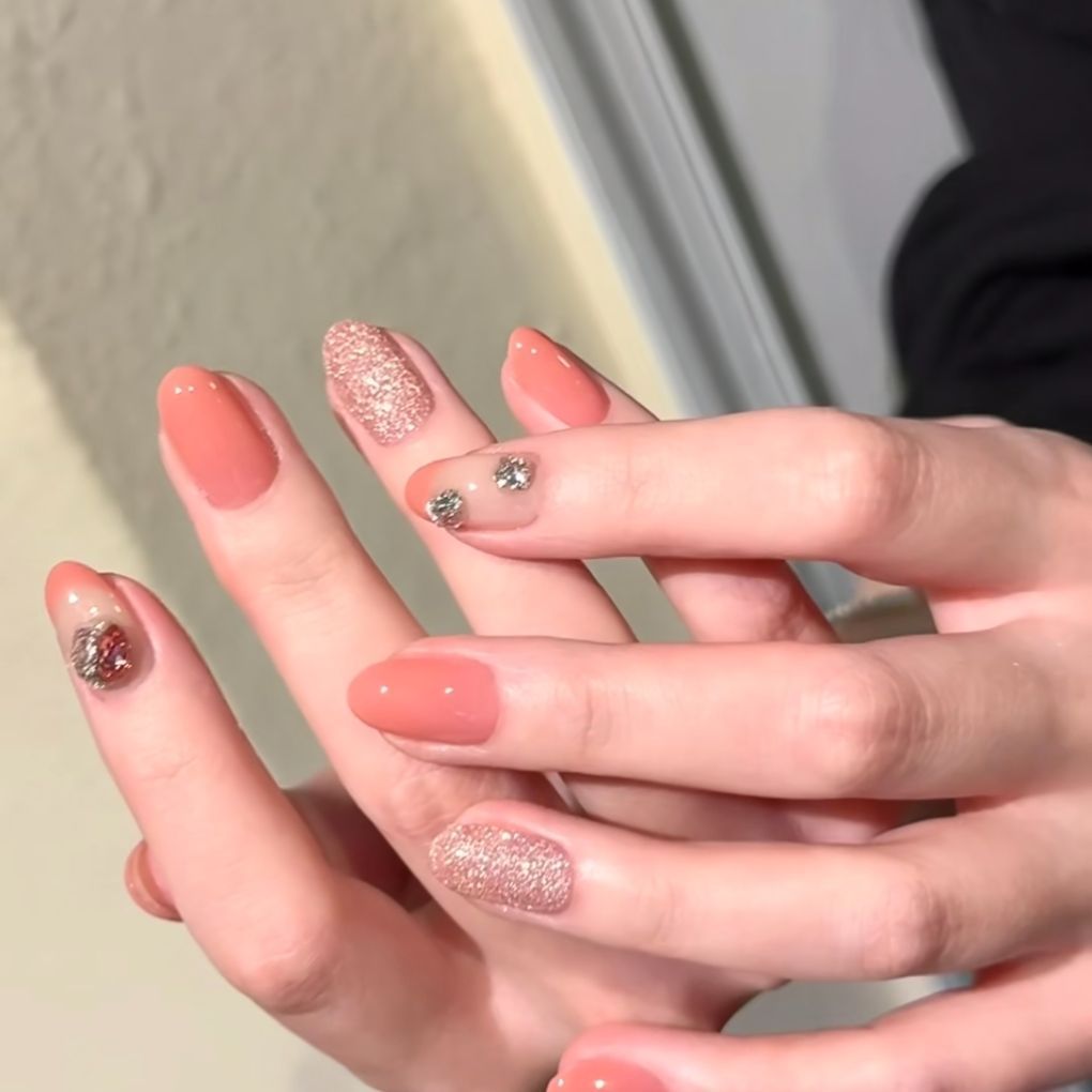 Glittery Press-On Nail Art Set — product view 4