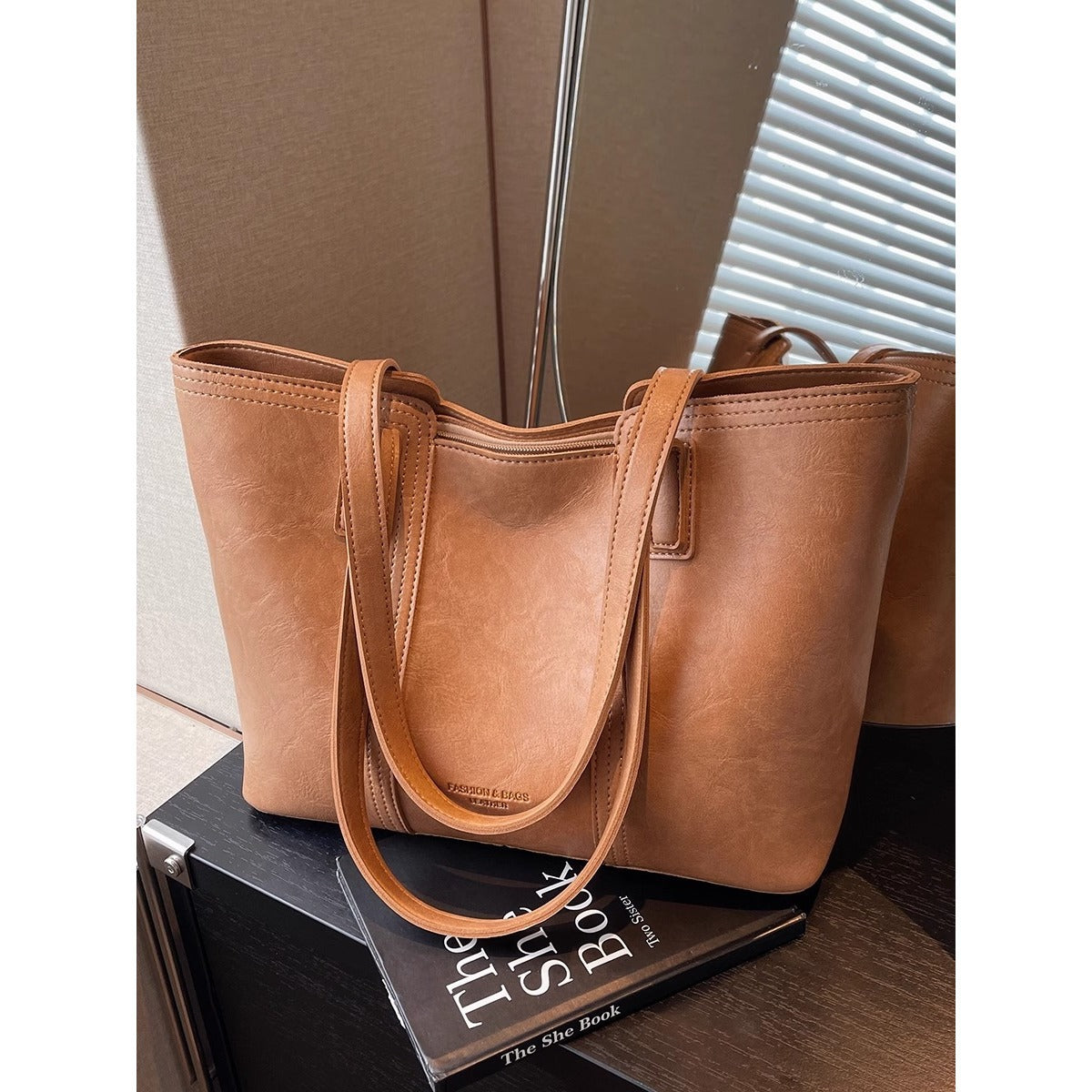 Sleek Business Tote Bag LoungeYard — product view 4